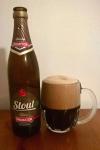 Primator Stout, svrchne kvaseny tmavy lezak anglo-irskeho typu (stout)  lahev a sklenice